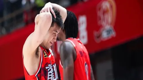 萨拉赫成足坛焦点，多国豪门竞相追逐，其未来去向全球瞩目